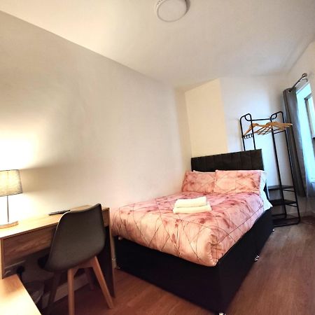 Liverpool City Centre Private Rooms Including Smart Tvs - With Shared Bathroom 외부 사진