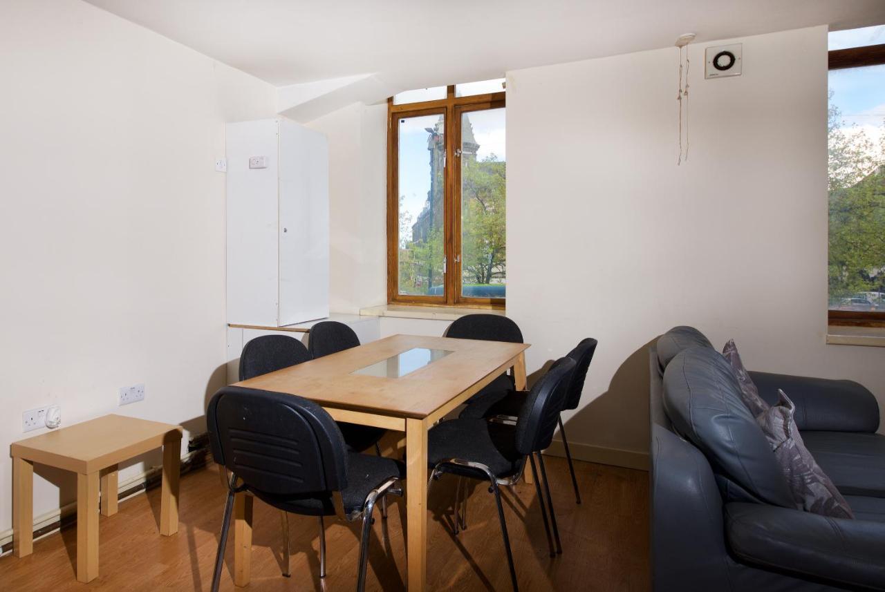 Liverpool City Centre Private Rooms Including Smart Tvs - With Shared Bathroom 외부 사진