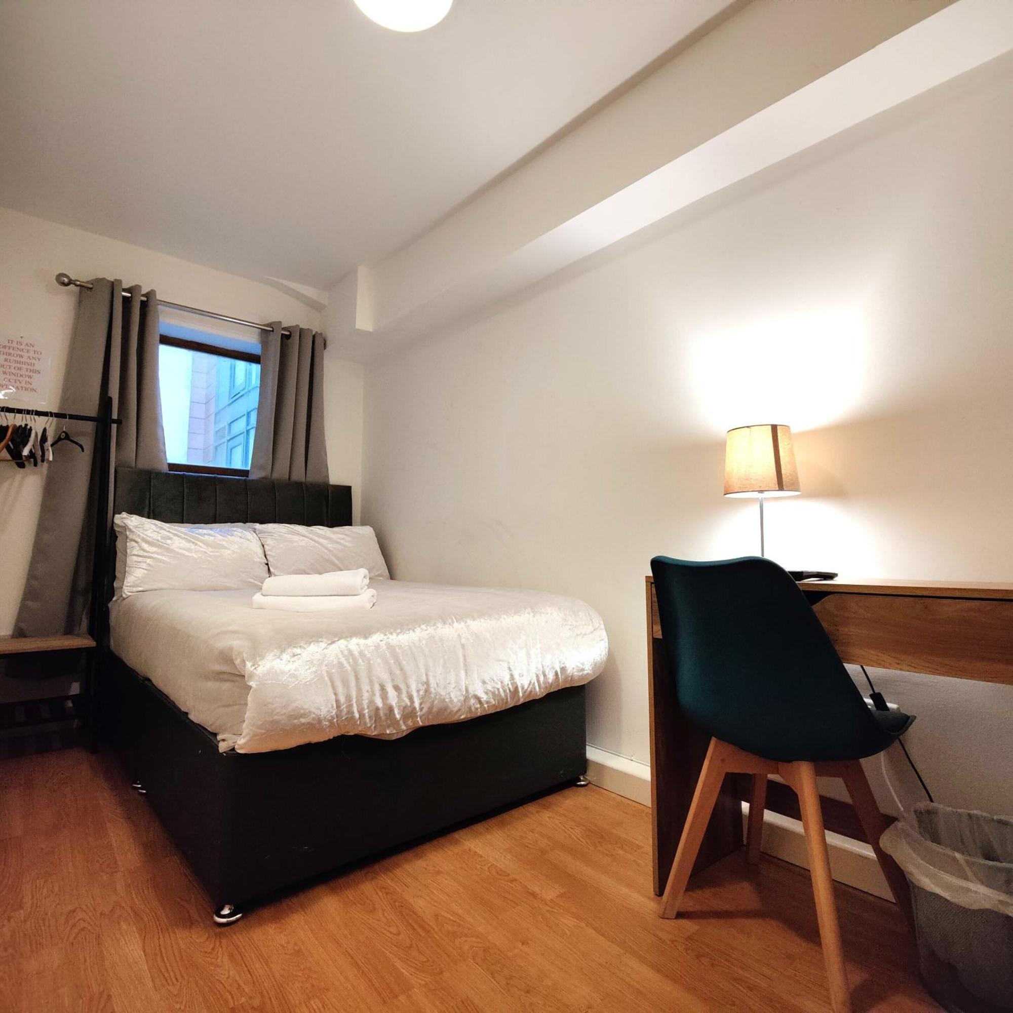 Liverpool City Centre Private Rooms Including Smart Tvs - With Shared Bathroom 외부 사진