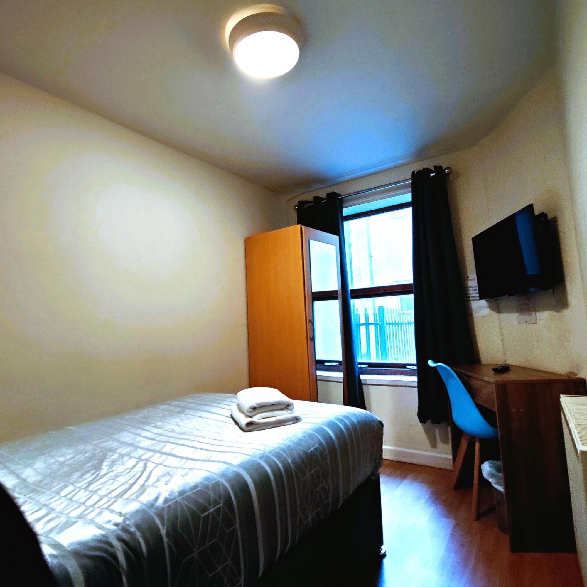 Liverpool City Centre Private Rooms Including Smart Tvs - With Shared Bathroom 외부 사진
