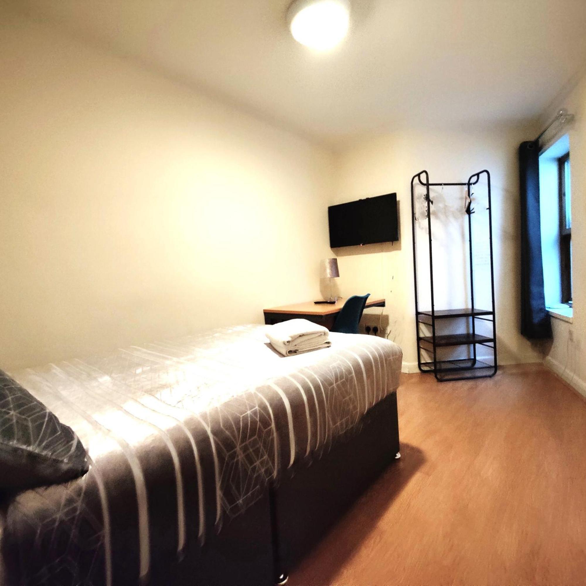 Liverpool City Centre Private Rooms Including Smart Tvs - With Shared Bathroom 외부 사진