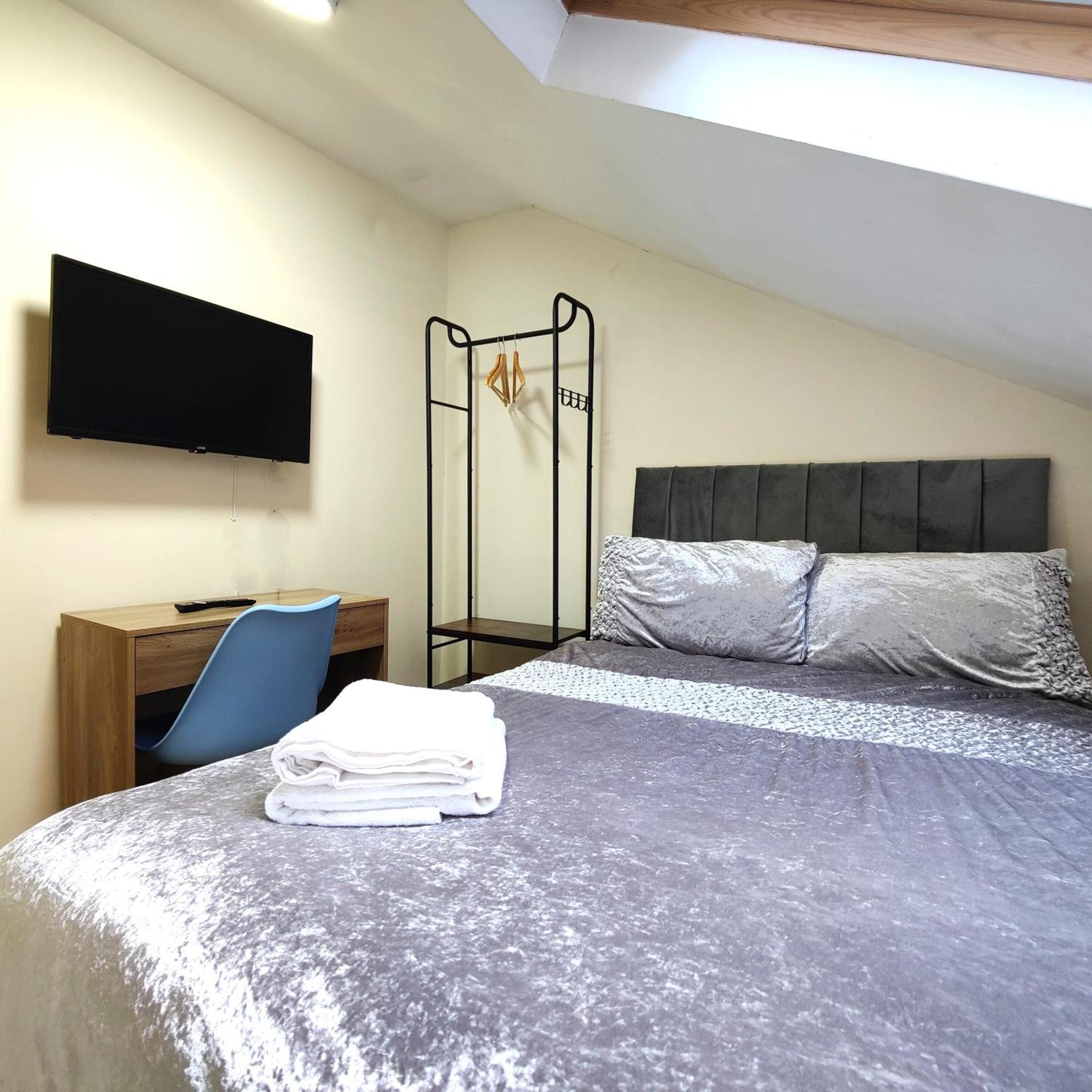 Liverpool City Centre Private Rooms Including Smart Tvs - With Shared Bathroom 외부 사진