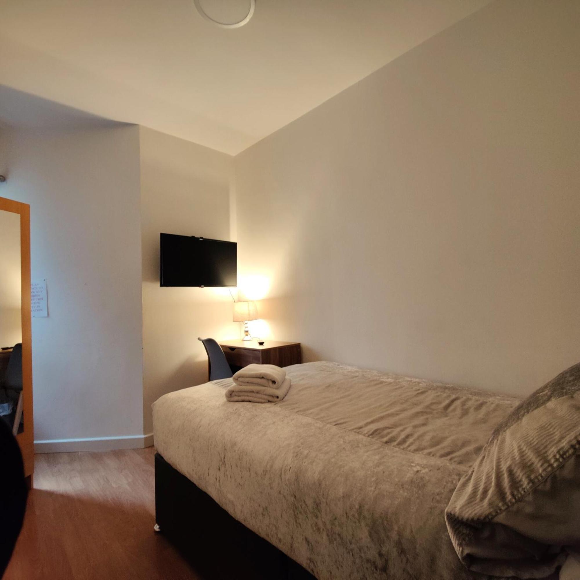 Liverpool City Centre Private Rooms Including Smart Tvs - With Shared Bathroom 외부 사진