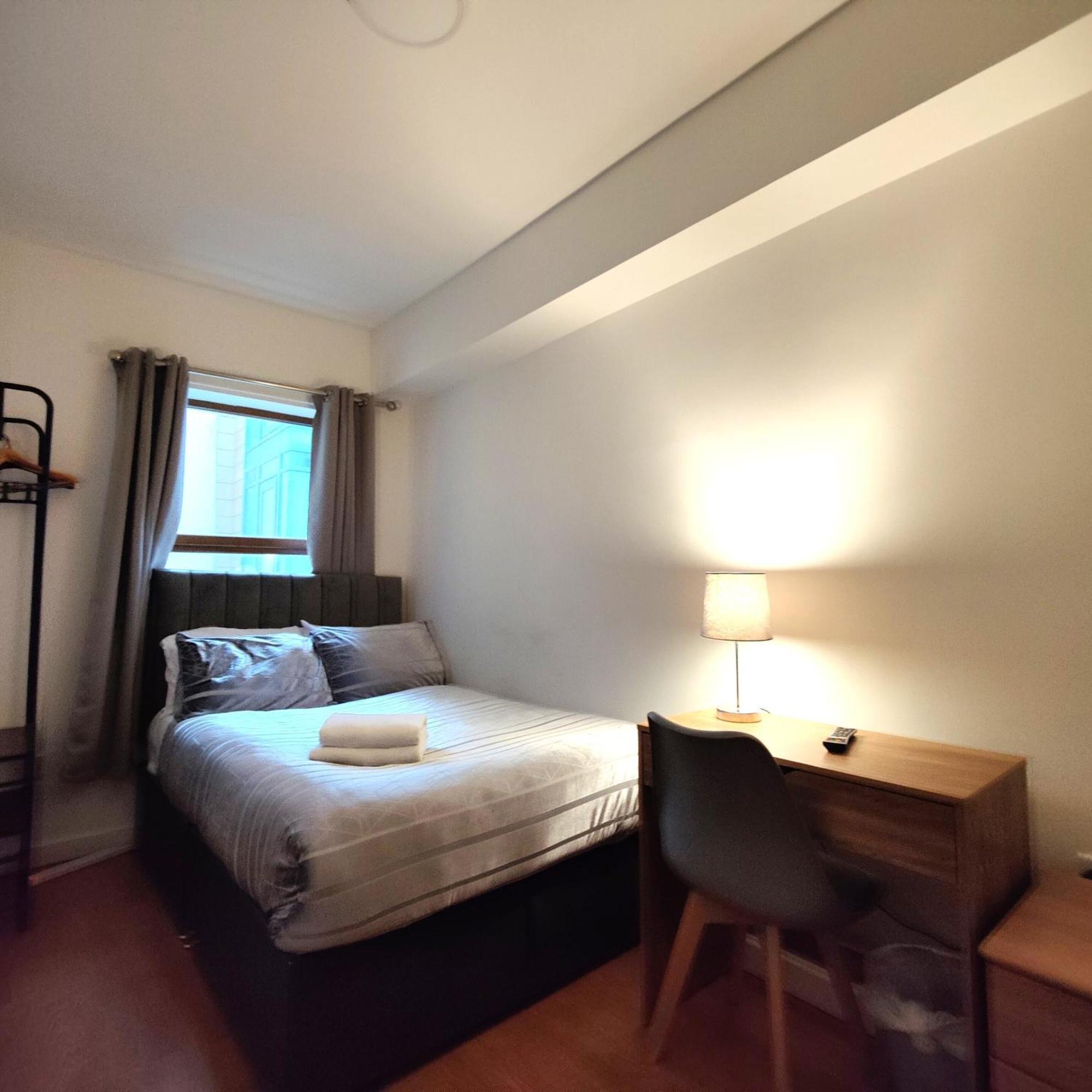 Liverpool City Centre Private Rooms Including Smart Tvs - With Shared Bathroom 외부 사진