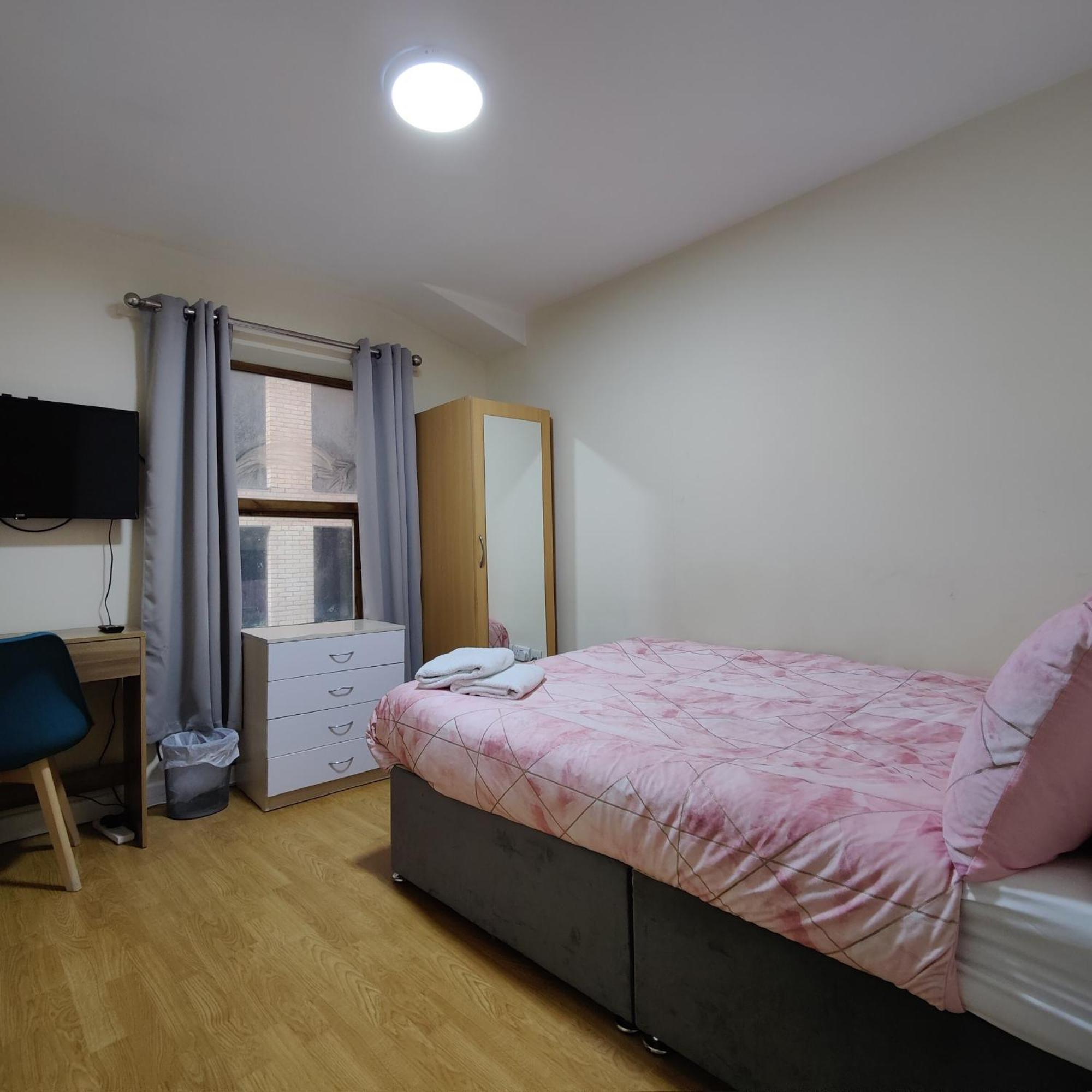 Liverpool City Centre Private Rooms Including Smart Tvs - With Shared Bathroom 객실 사진